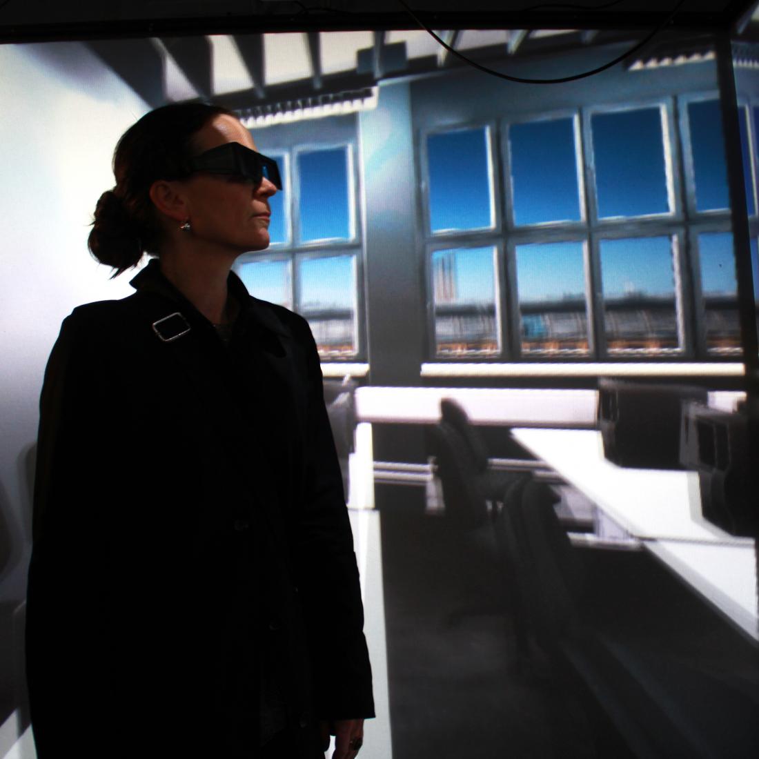 Teilnehmerin des Kick-Offs von Coding da Vinci Berlin 2017 mit Virtual Reality-Brille